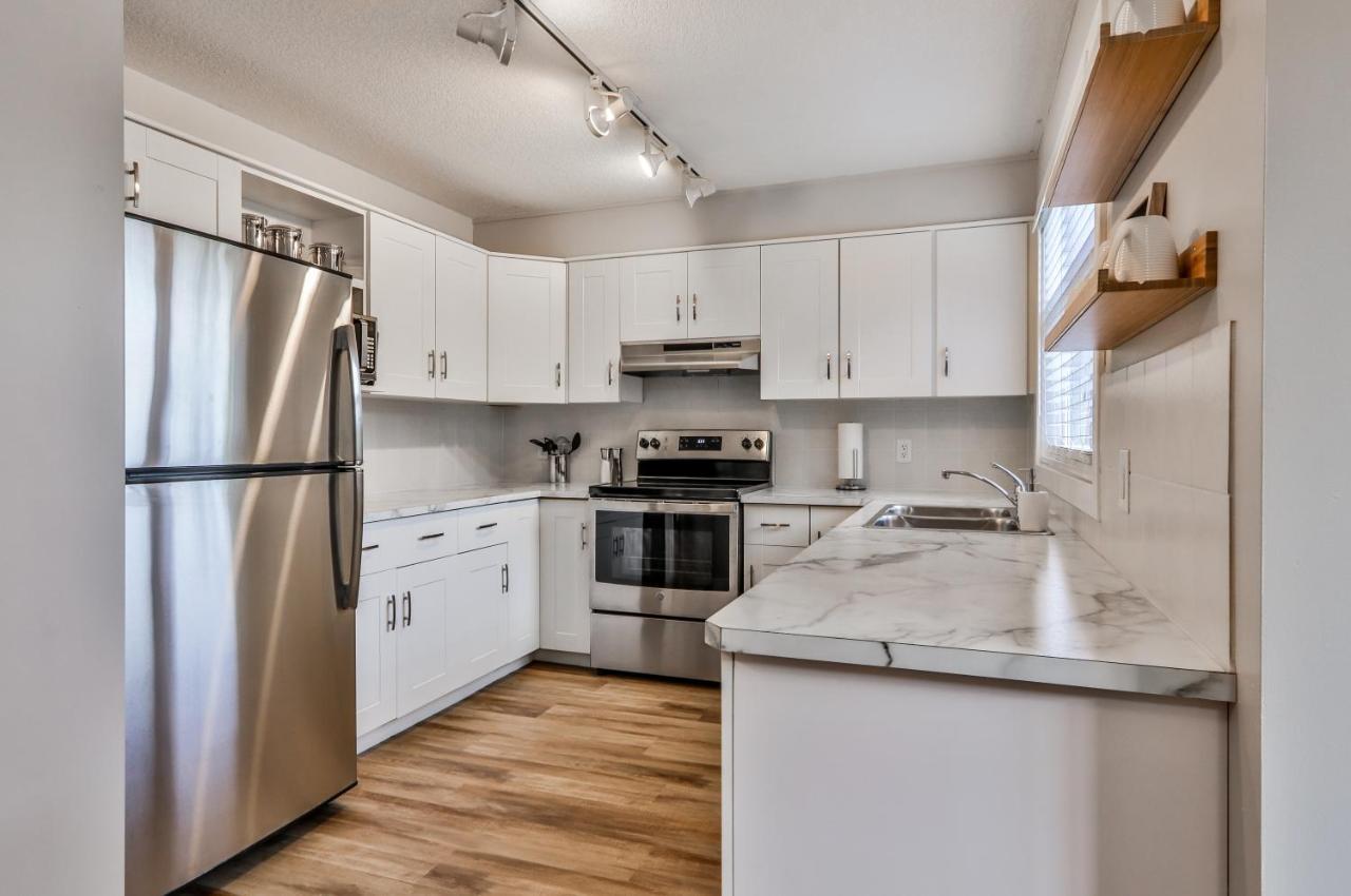 Charming 1 Bdrm Plus Loft With Views Managed By Little Sister Getaways Canmore Exterior foto