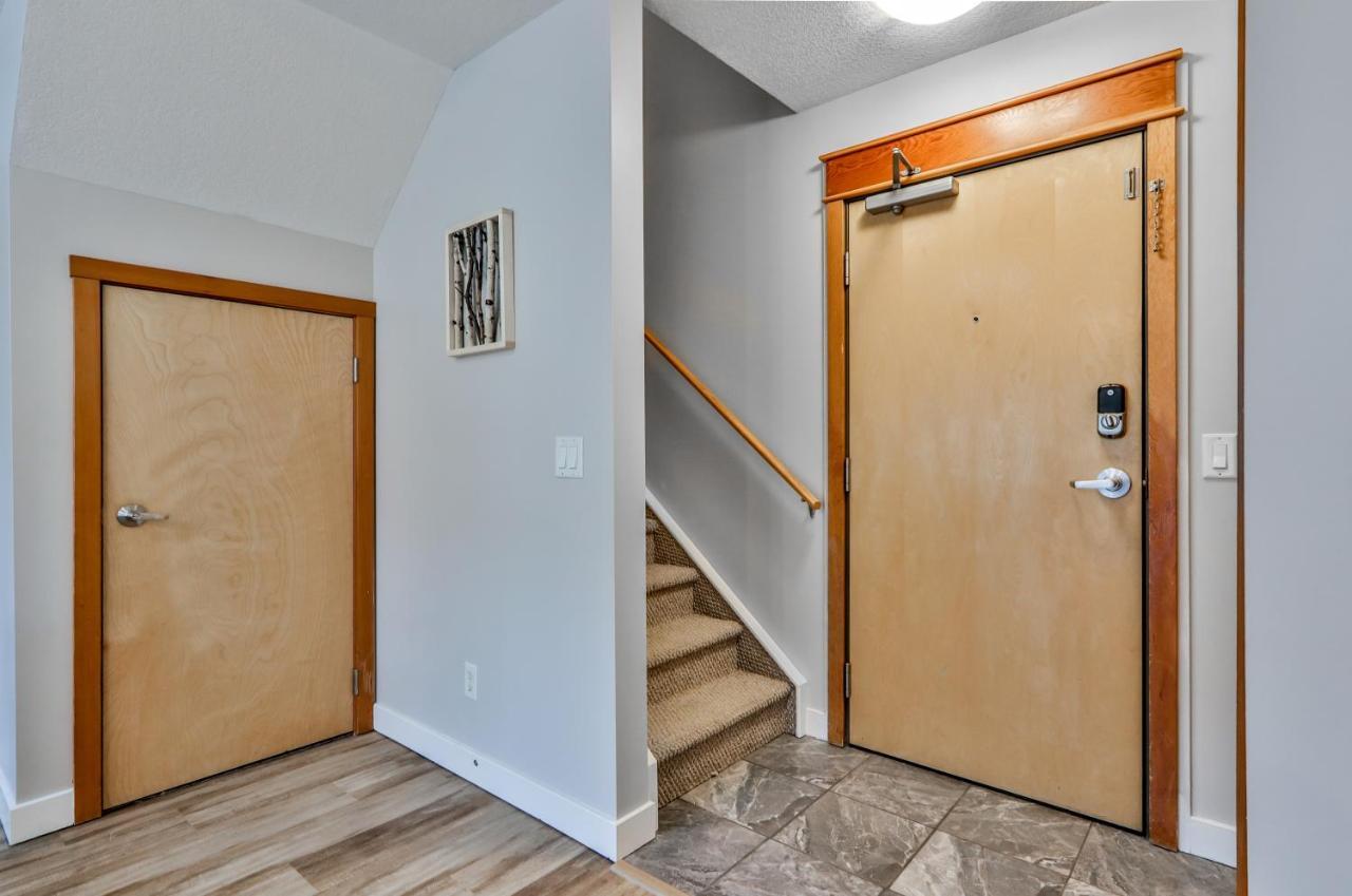 Charming 1 Bdrm Plus Loft With Views Managed By Little Sister Getaways Canmore Exterior foto