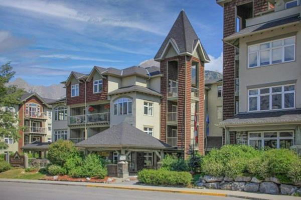 Charming 1 Bdrm Plus Loft With Views Managed By Little Sister Getaways Canmore Exterior foto