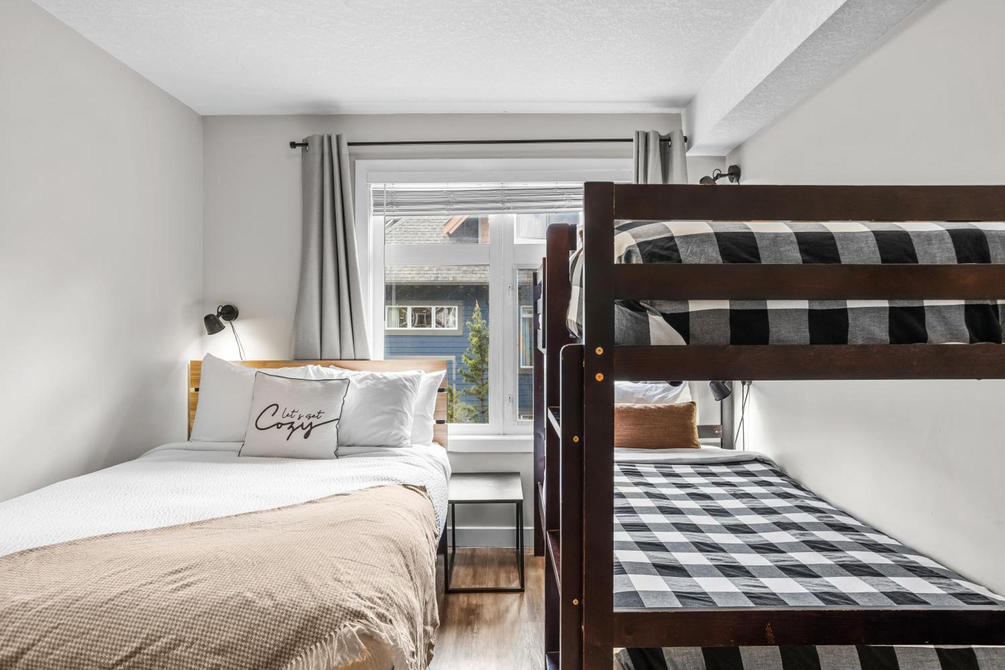 Charming 1 Bdrm Plus Loft With Views Managed By Little Sister Getaways Canmore Exterior foto