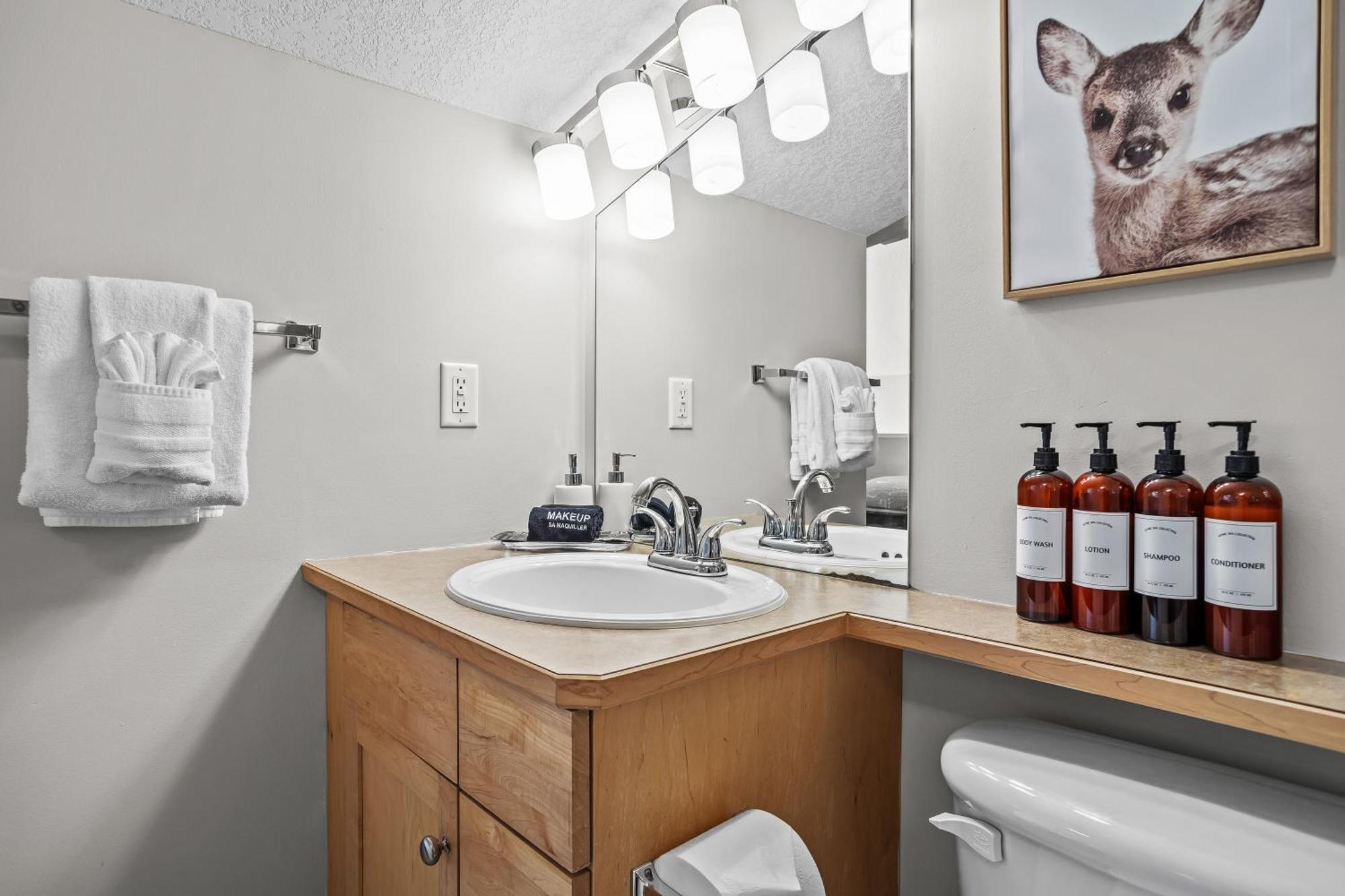 Charming 1 Bdrm Plus Loft With Views Managed By Little Sister Getaways Canmore Exterior foto
