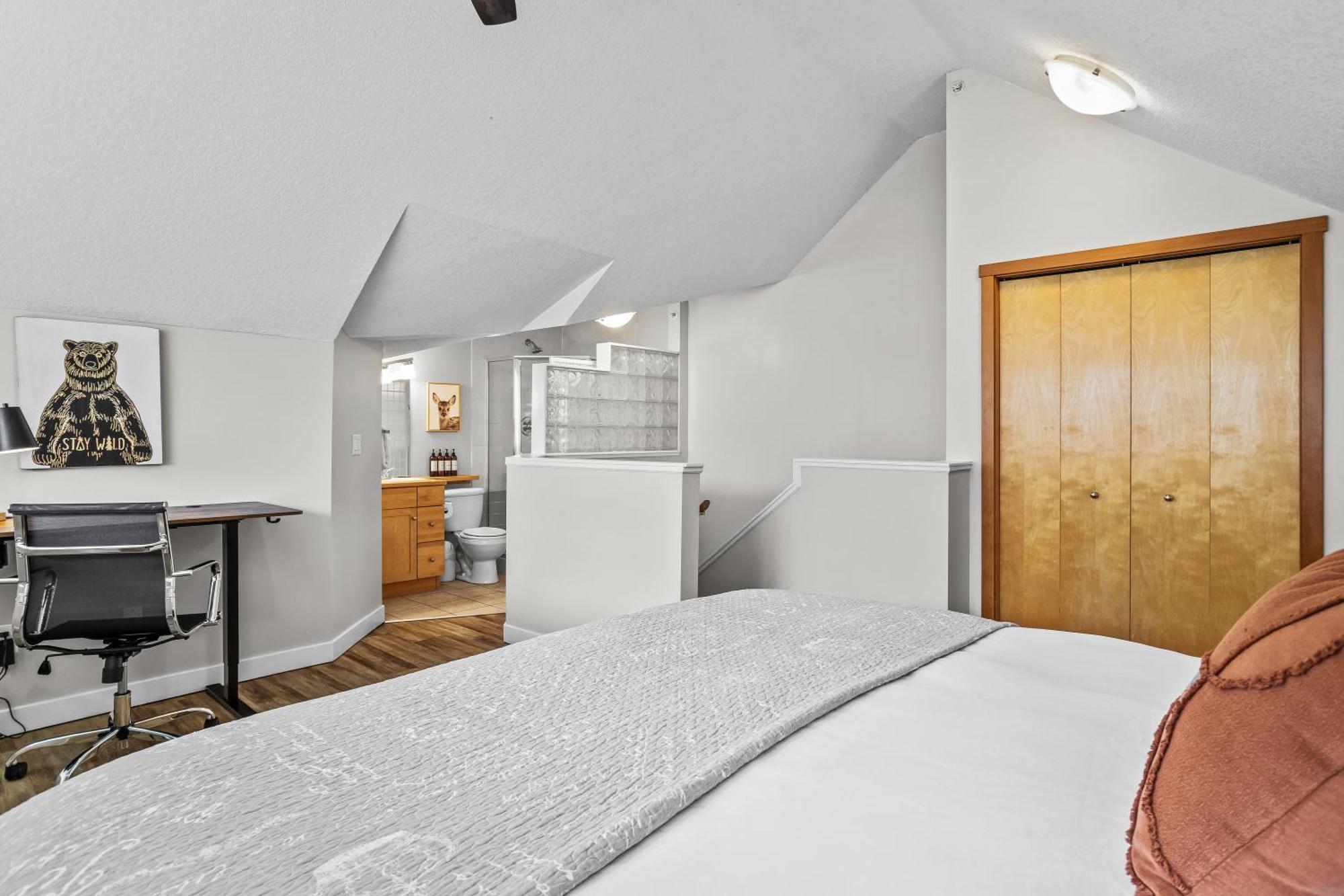 Charming 1 Bdrm Plus Loft With Views Managed By Little Sister Getaways Canmore Exterior foto