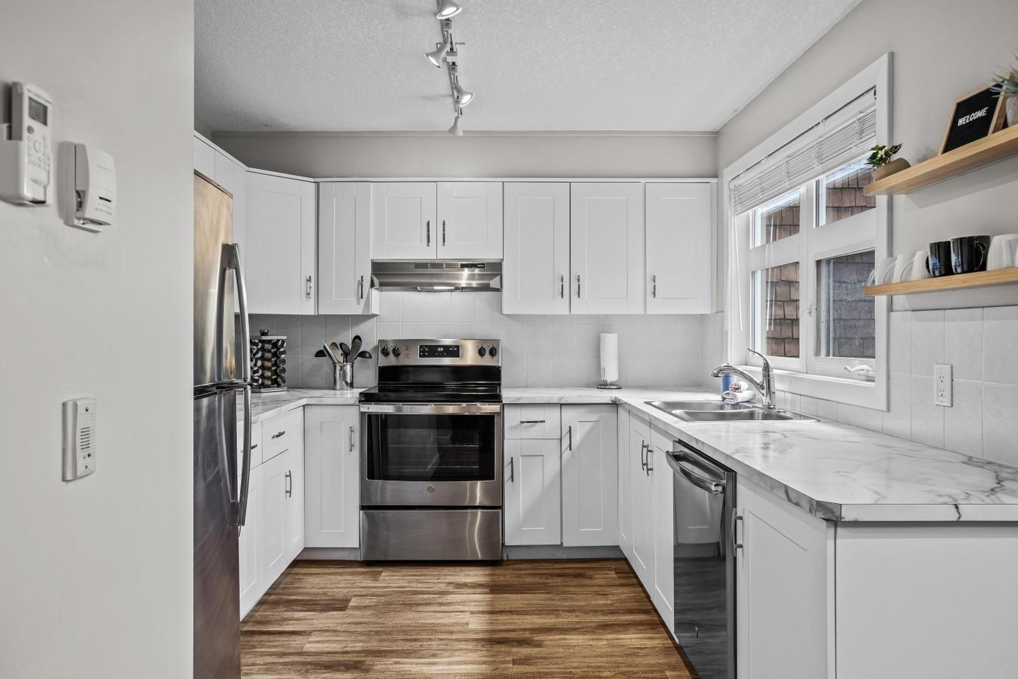 Charming 1 Bdrm Plus Loft With Views Managed By Little Sister Getaways Canmore Exterior foto